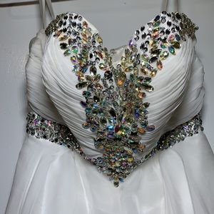 White beautiful dress, size 6
